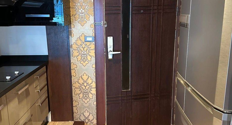 For sale 2 bedrooms condo in Phaya Thai, Bangkok