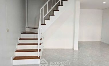 Casa en venta de 3 habitaciones en Bang Kapi, Bangkok