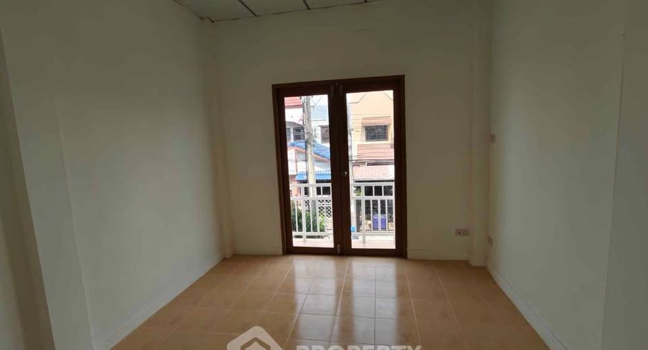 For sale 3 bedrooms house in Bang Kapi, Bangkok