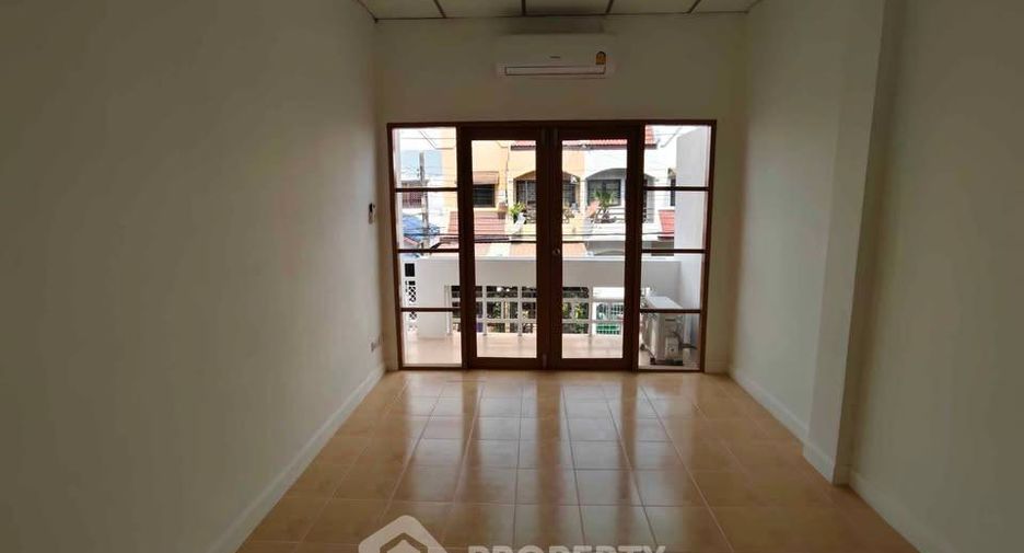 For sale 3 bedrooms house in Bang Kapi, Bangkok
