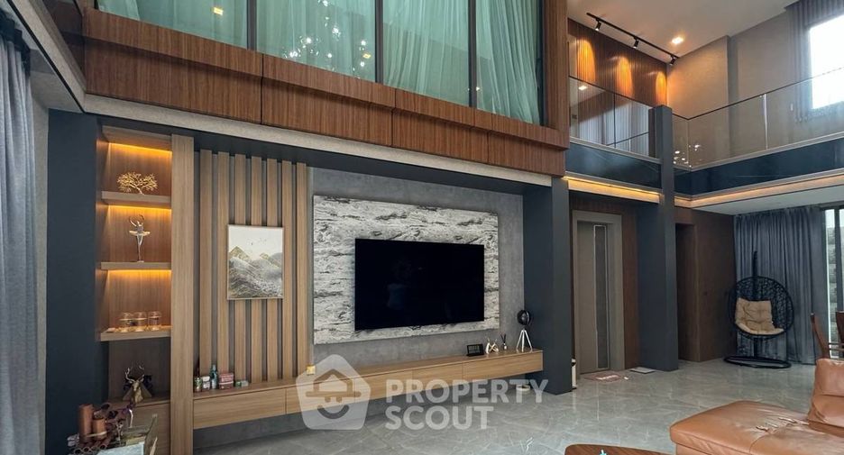 For sale 5 bedrooms villa in Sattahip, Chonburi