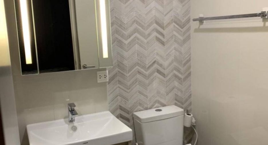 For sale 1 bed condo in Khlong Toei, Bangkok