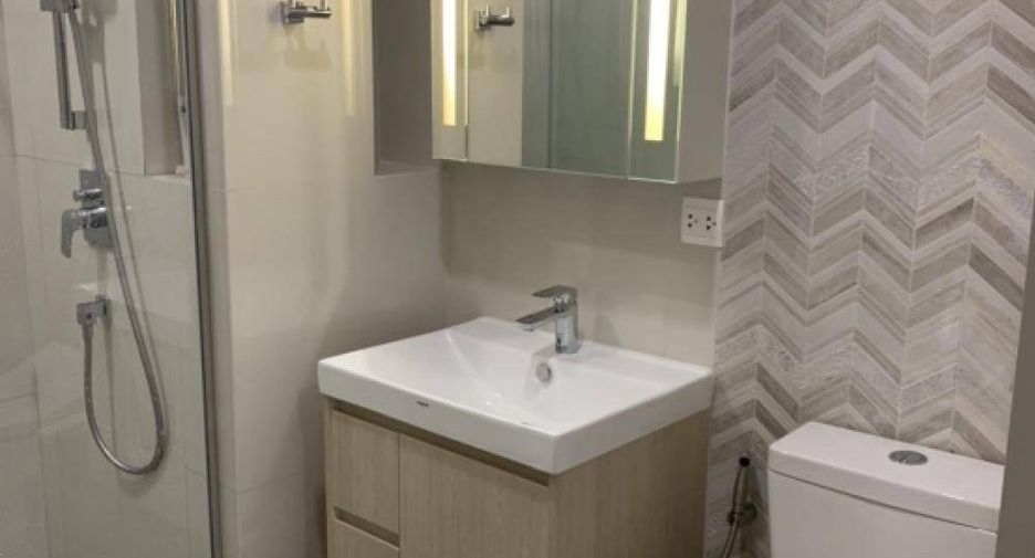 For sale 1 bed condo in Khlong Toei, Bangkok