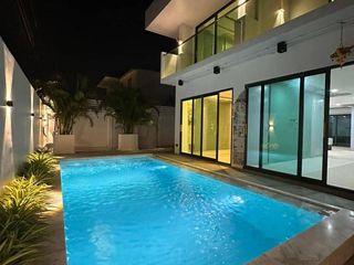 Casa en venta de 5 habitaciones en Bang Lamung, Chonburi
