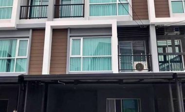 À vendre 4 chambres maison à Bang Khun Thian, Bangkok