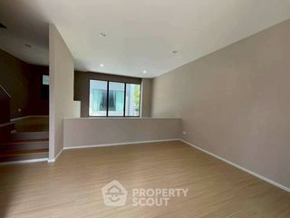 For sale 3 ベッドルーム townhouse in Saphan Sung, Bangkok