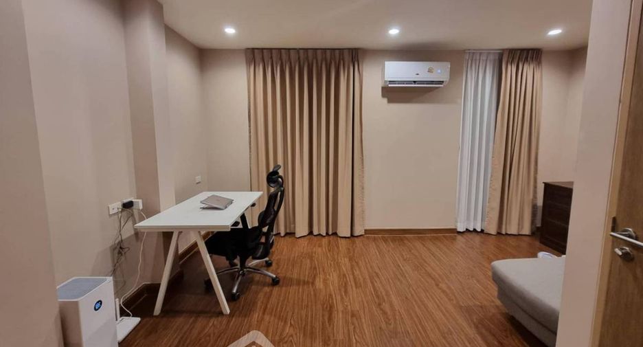 For sale 3 bedrooms townhouse in Bang Khen, Bangkok