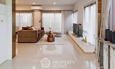 For sale 4 bedrooms house in Bang Kapi, Bangkok