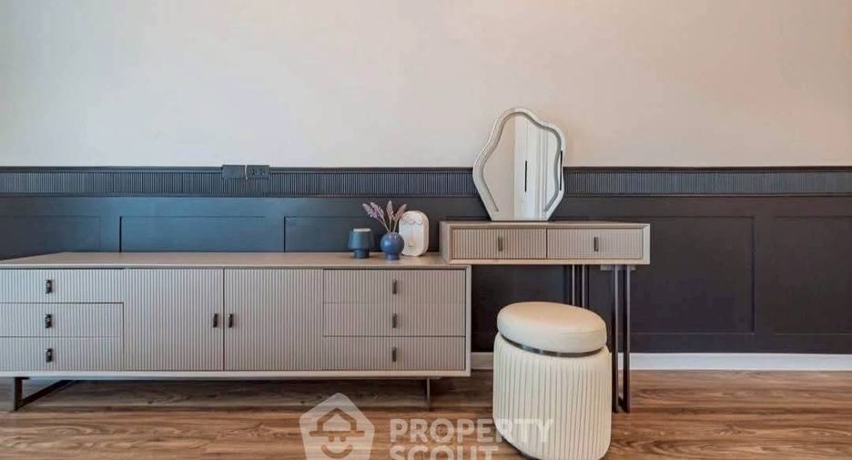 For sale 4 bedrooms house in Bang Kapi, Bangkok