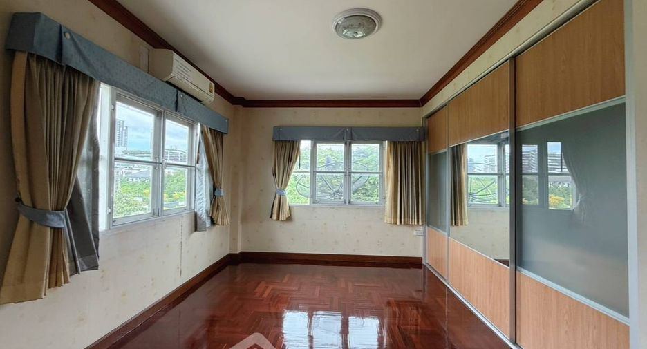 For sale 3 bedrooms house in Bang Khae, Bangkok