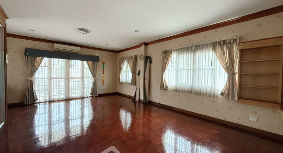 For sale 3 bedrooms house in Bang Khae, Bangkok