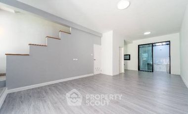 For sale 4 ベッドルーム townhouse in Khan Na Yao, Bangkok