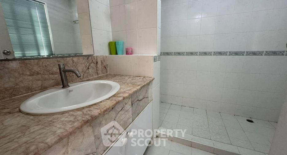 Haus zum Kauf mit 4 Zimmer in Sattahip, Chonburi