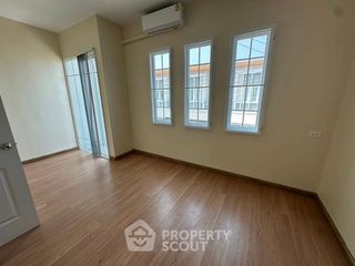 For sale 4 ベッドルーム townhouse in Bang Lamung, Chonburi