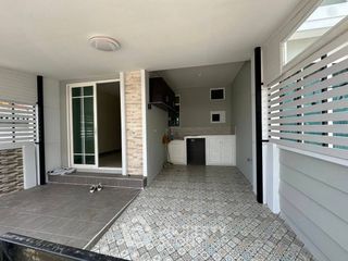 For sale 4 ベッドルーム townhouse in Bang Lamung, Chonburi