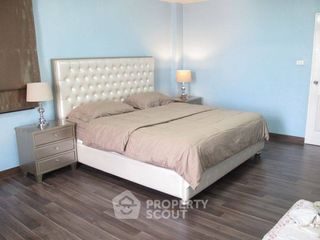 For sale 3 bedrooms condo in Khan Na Yao, Bangkok