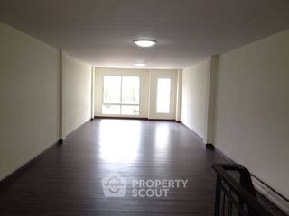 For sale 3 bedrooms condo in Khan Na Yao, Bangkok
