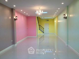 For sale 3 bedrooms condo in Khan Na Yao, Bangkok