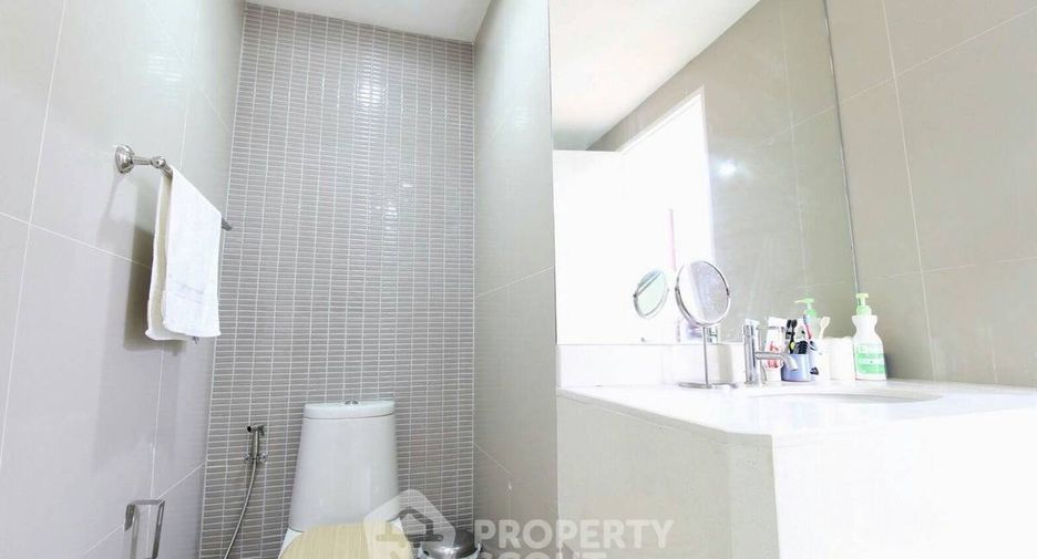 For sale 1 bed condo in Khlong Toei, Bangkok