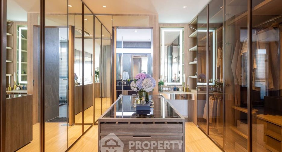 For sale 3 bedrooms townhouse in Lat Phrao, Bangkok