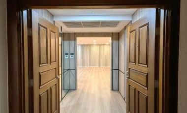 Condo en alquiler y en venta de 3 habitaciones en Pathum Wan, Bangkok