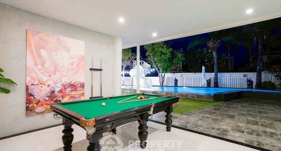 For sale 7 bedrooms villa in Jomtien, Pattaya