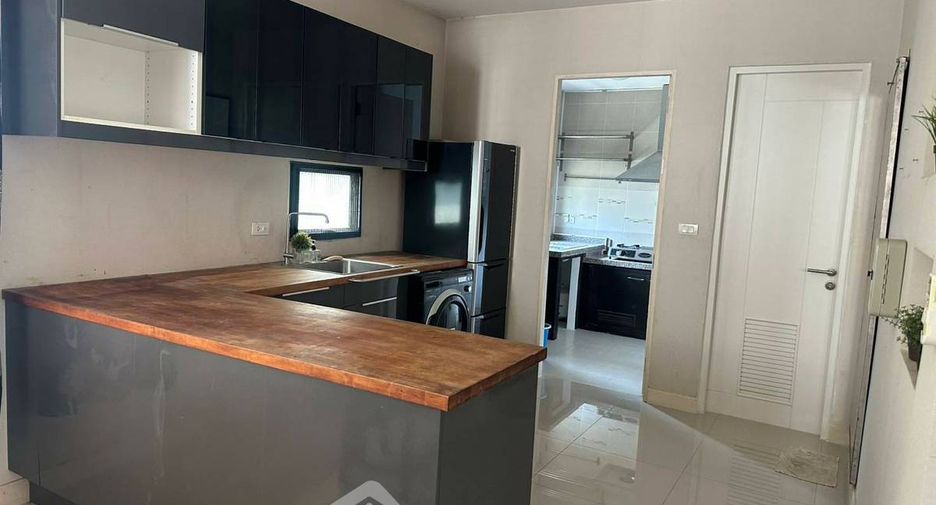 For sale 3 bedrooms house in Khlong Sam Wa, Bangkok