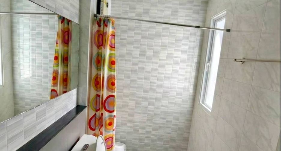 Haus zum Kauf mit 4 Zimmer in Si Racha, Chonburi