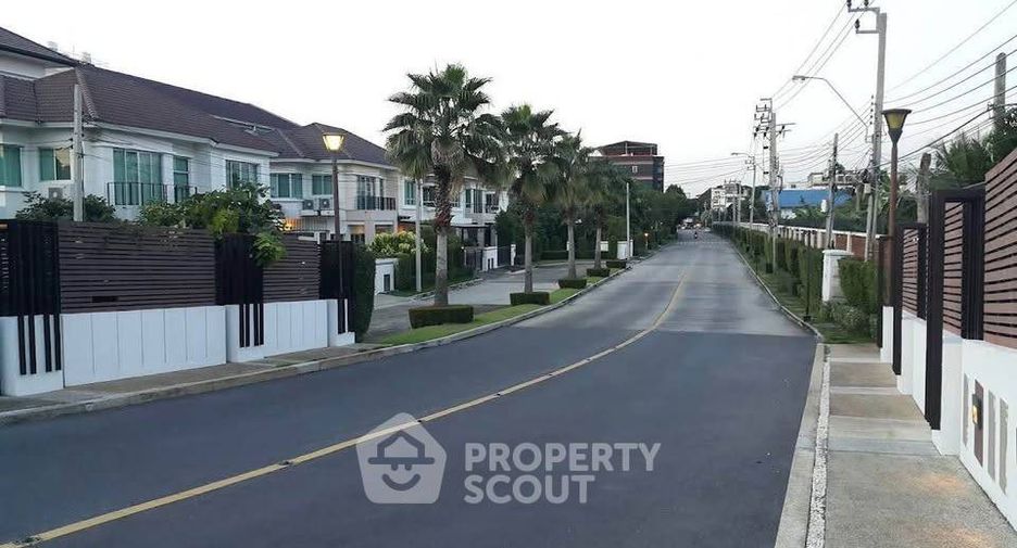 For sale 3 bedrooms house in Phasi Charoen, Bangkok