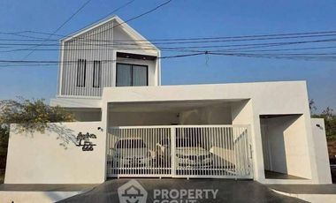 For sale 4 bedrooms house in Lat Krabang, Bangkok
