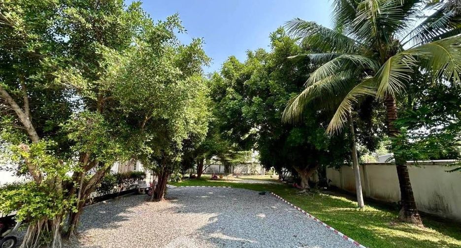 For sale 4 bedrooms house in Huay Yai, Pattaya