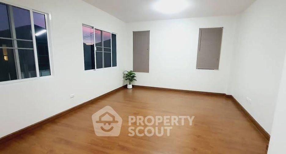 For sale 3 bedrooms house in Si Racha, Chonburi