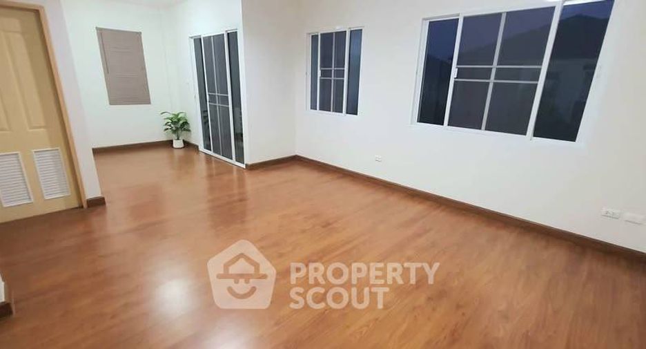 For sale 3 bedrooms house in Si Racha, Chonburi