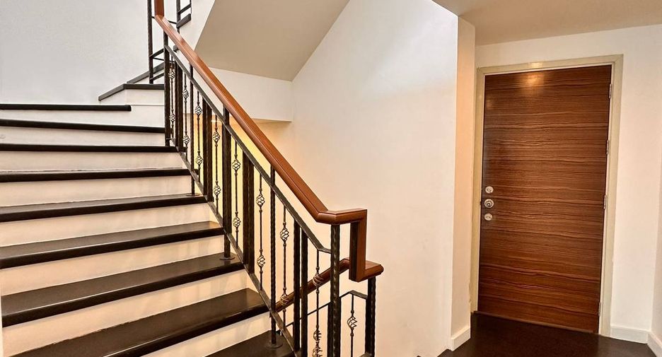 For sale 3 bedrooms condo in Bang Kho Laem, Bangkok