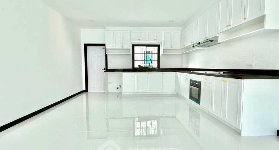 For sale 3 ベッドルーム house in East Pattaya, Pattaya