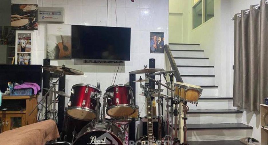 For sale 4 ベッドルーム townhouse in Bang Khae, Bangkok