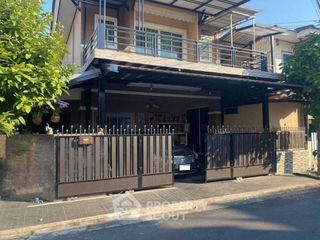 For sale 4 ベッドルーム townhouse in Bang Khae, Bangkok