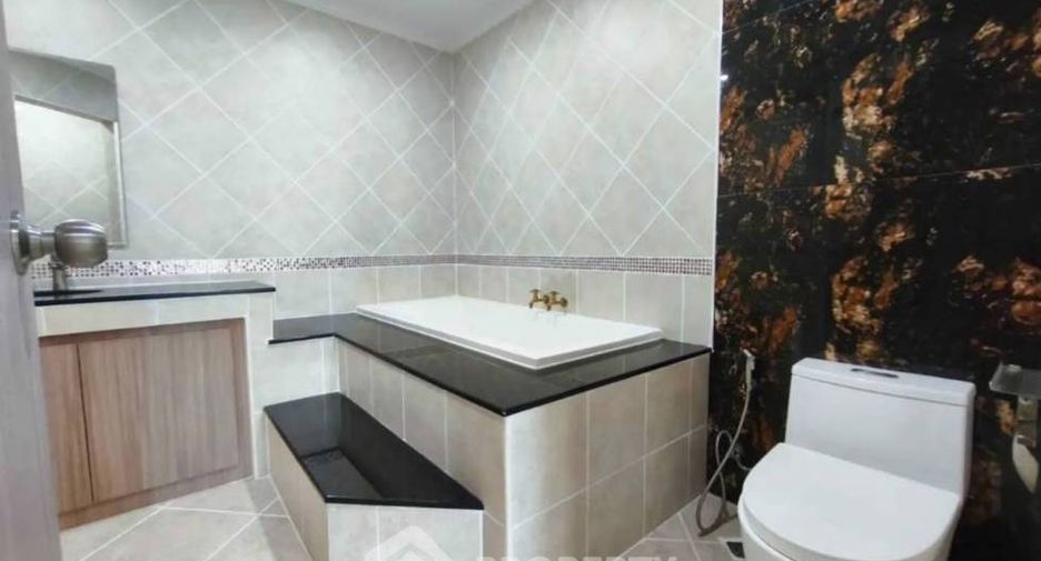 For sale 3 bedrooms condo in Pratumnak, Pattaya