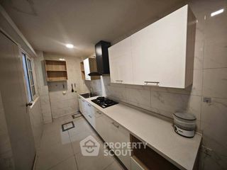 À vendre 4 chambres maison de ville à Bang Lamung, Chonburi