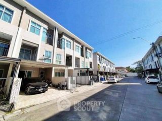 For sale 3 bedrooms townhouse in Min Buri, Bangkok