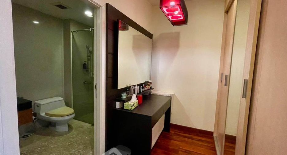 À vendre 2 chambres condo à Yan Nawa, Bangkok