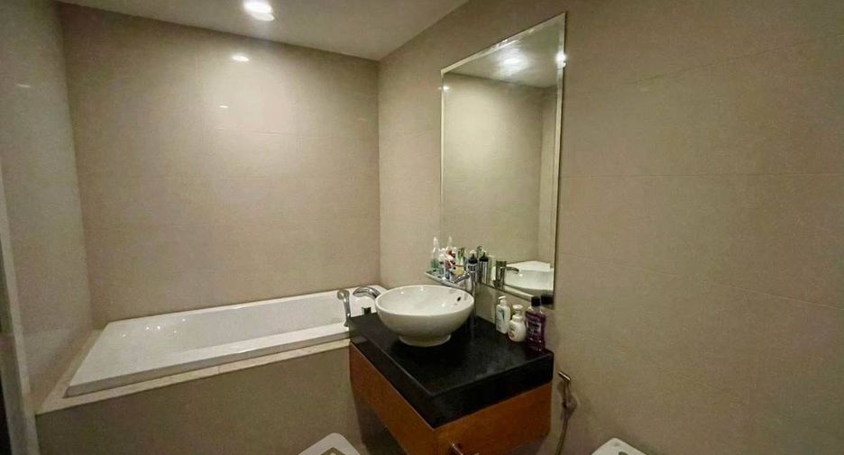 À vendre 2 chambres condo à Yan Nawa, Bangkok