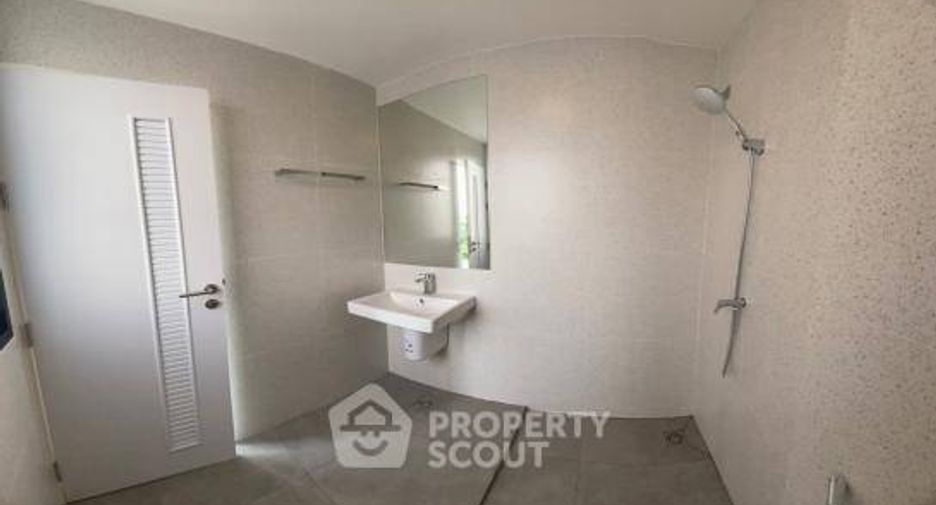 For sale 3 bedrooms townhouse in Bangkok Noi, Bangkok