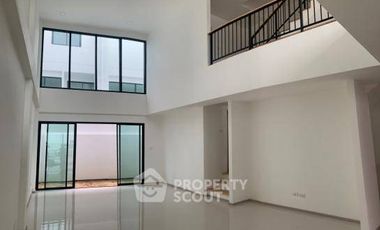 À vendre 3 chambres maison de ville à Bangkok Noi, Bangkok
