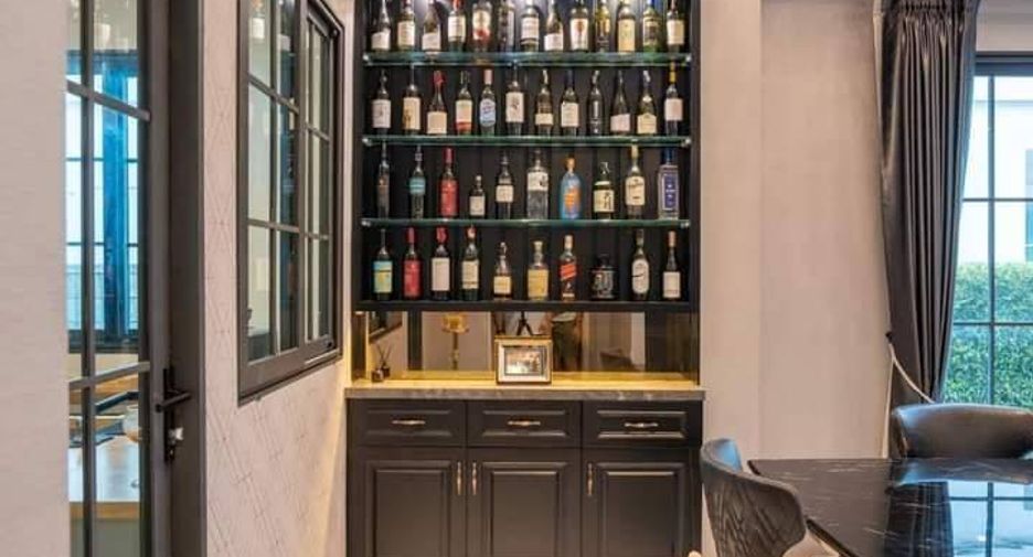 For sale 4 bedrooms house in Bang Khae, Bangkok
