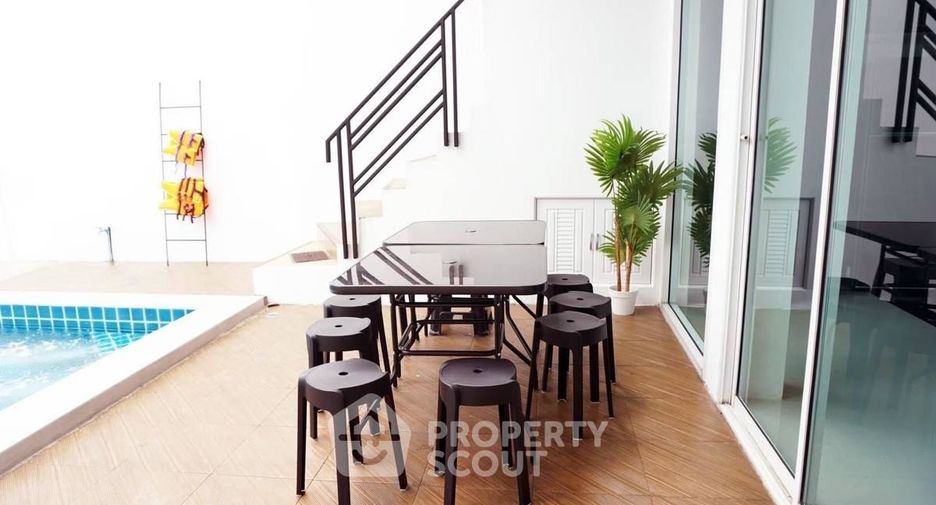 À vendre 4 chambres maison à Huay Yai, Pattaya