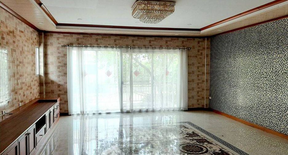 For sale 3 bedrooms house in Khlong Sam Wa, Bangkok