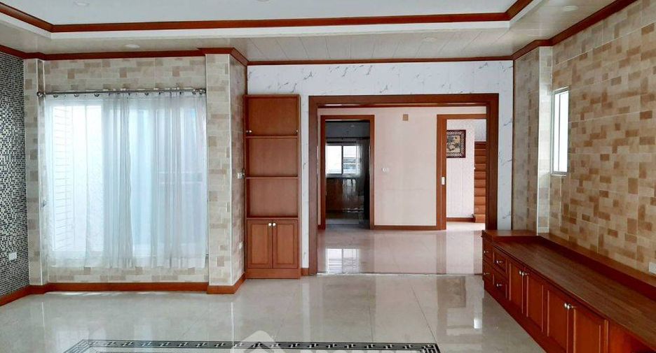 For sale 3 bedrooms house in Khlong Sam Wa, Bangkok