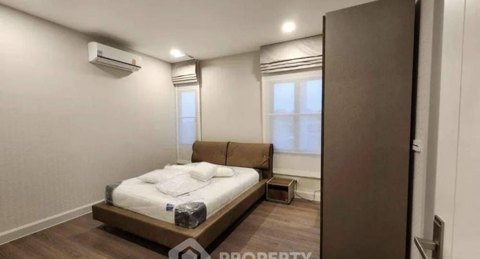 For sale 4 bedrooms house in Saphan Sung, Bangkok