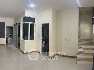 For sale 4 ベッドルーム townhouse in Bang Khae, Bangkok